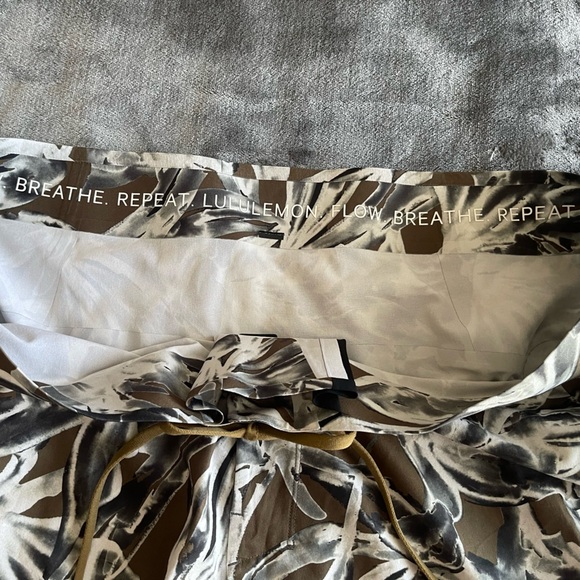 Lululemon Current State Board Short 9" Men’s 38 Botanical Multi Hawaiii NWOT - Picture 4 of 11